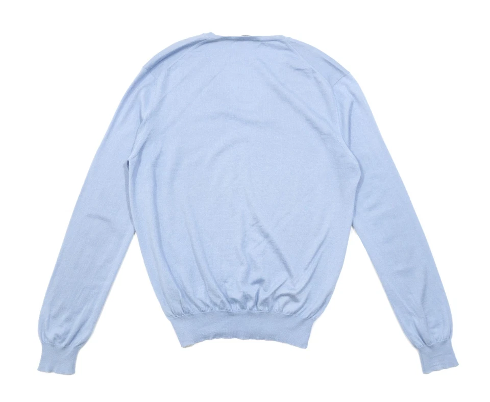 Suéter ligero de cachemir con cuello en V de Prada Foto 2 de 4