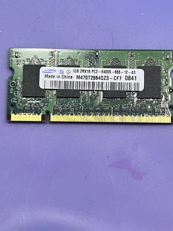 MEMORIA PORTÁTIL SAMSUNG M470T2864QZ3-CF7 1GB 2RX16 PC2-6400S-666-12-A3 (CA611) Foto 3 de 3