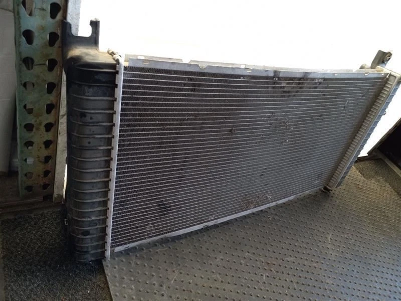 Radiator 99-03 GMC SIERRA 2500 PICKUP 22840116 - Image 4 of 4