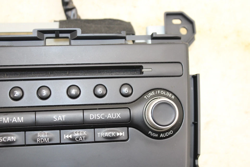 2010 Nissan 370z Convertible Climate / Radio Controls 1EA1A210408 OEM JE113 - Image 2 of 4