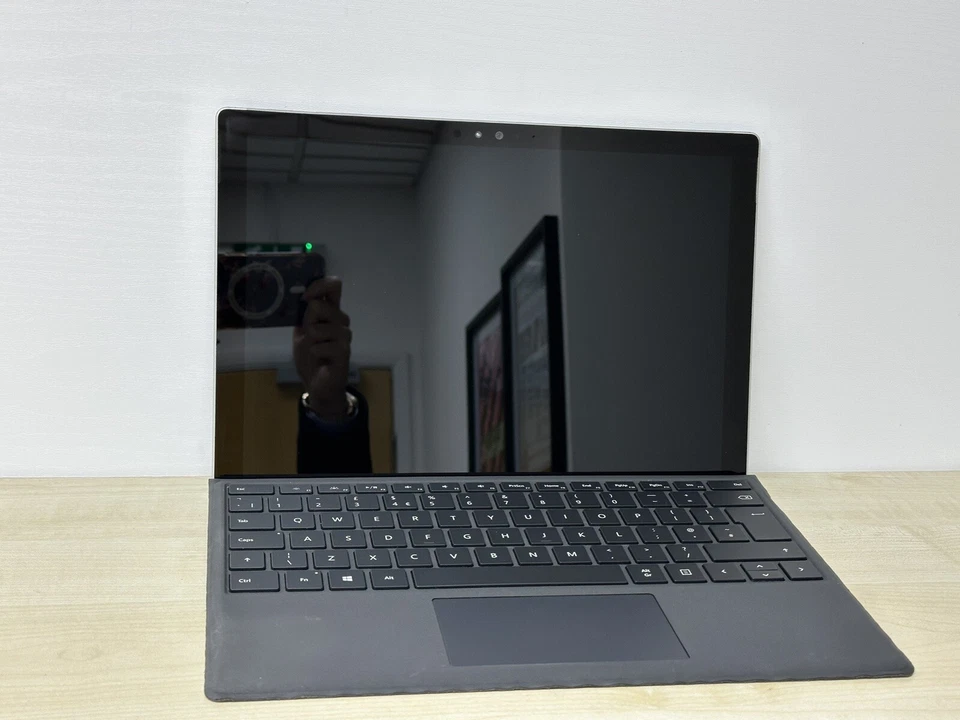 Microsoft Surface Pro 4 2 in 1 Laptop touchscreen i5-6300U 4GB RAM 256GB SSD - Image 3 of 4