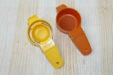 VTG TUPPERWARE EGG SEPARATOR MINI SIFTER TEA STRAINER LOT (2) 779/879 ORANGE/YEL