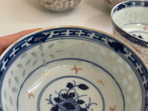 Vintage Chinese Signed Porcelain Set of 4 Rice Bowls w Flowers & Bats Decoration - Picture 8 of 18