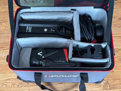 Aputure LS 600D Pro Daylight V Mount w F10 Fresnel - Barndoors Bundle Very Good
