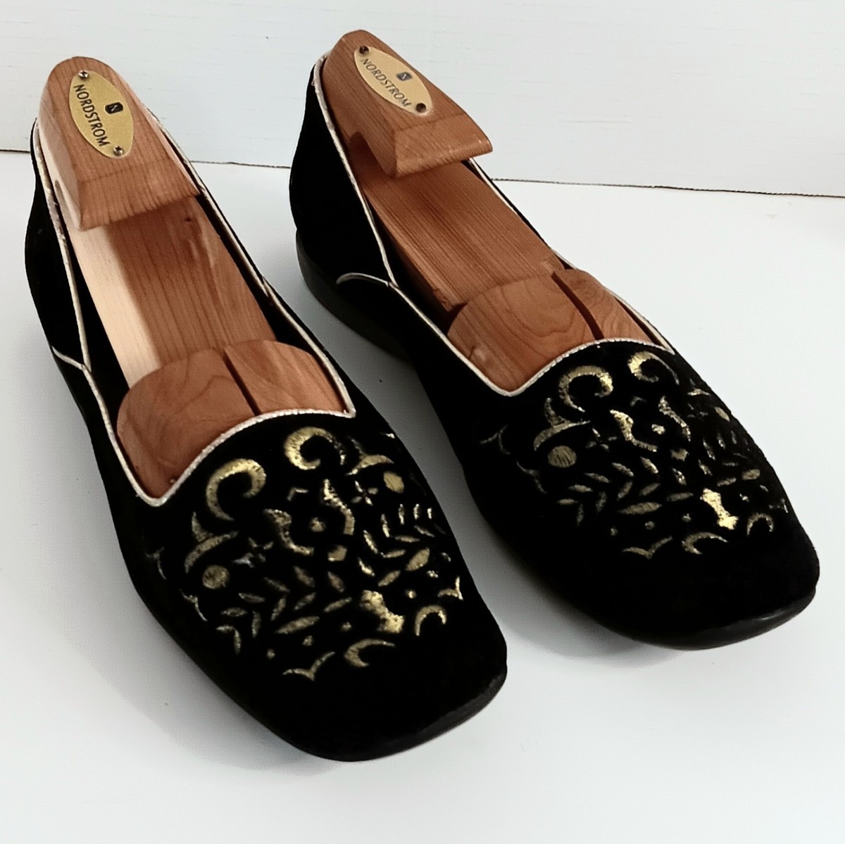 christmas dress shoes for women Black Velvet Holiday Gold Embroidered Flat Slip-On Size 8.5 The shoe included a