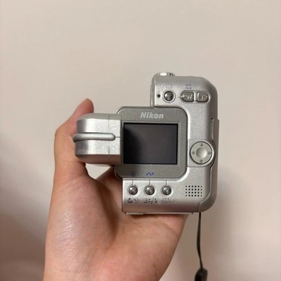 【動作確認済み】Nikon COOLPIX SQ コンパクトデジタルカメラ Nikon COOLPIX SQ Digital Camera 3.1MP 3x Optical Zoom Silver