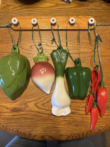 Vintage 1983 Avon Gallery Originals Ceramic Vegetable Shape Measuring Set Hanger