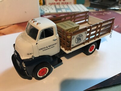 USA First Gear, Inc., 1:34 Die-Cast Metal, 1952 GMC Insulated Van, Hudepohl Beer