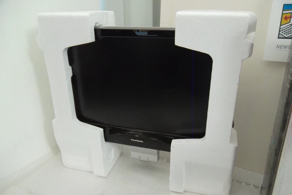 ViewSonic VX1935wm 19" Widescreen Monitor DVI VGA ClearMotiv Technology VS11307 - Image 3 of 4