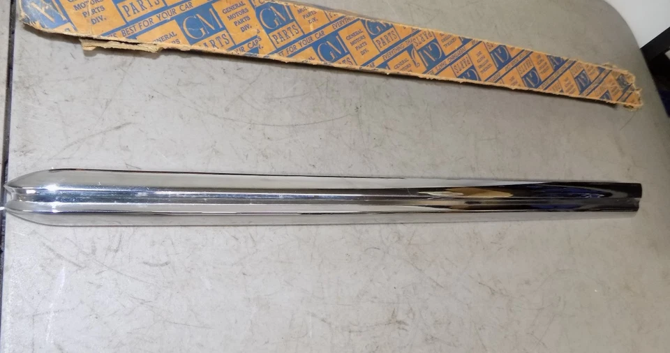 NOS 1948 48 OLDSMOBILE 76 y 78 Series Guardabarros Delantero Tapa Puerta Moldura 554095 Foto 2 de 3