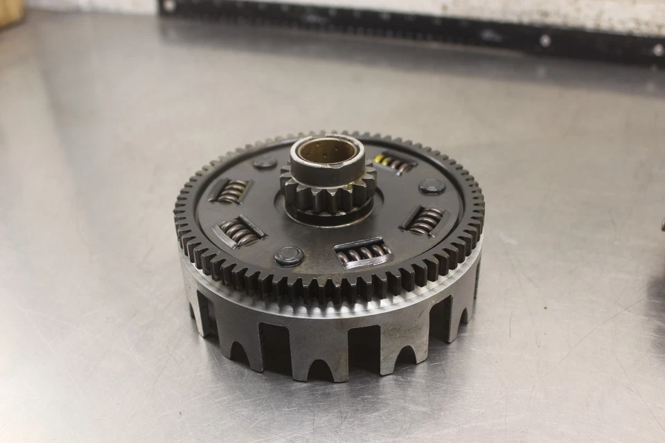 Yamaha TT250 1980 embrague completo con placas cubo de cesta Y859 Foto 3 de 4