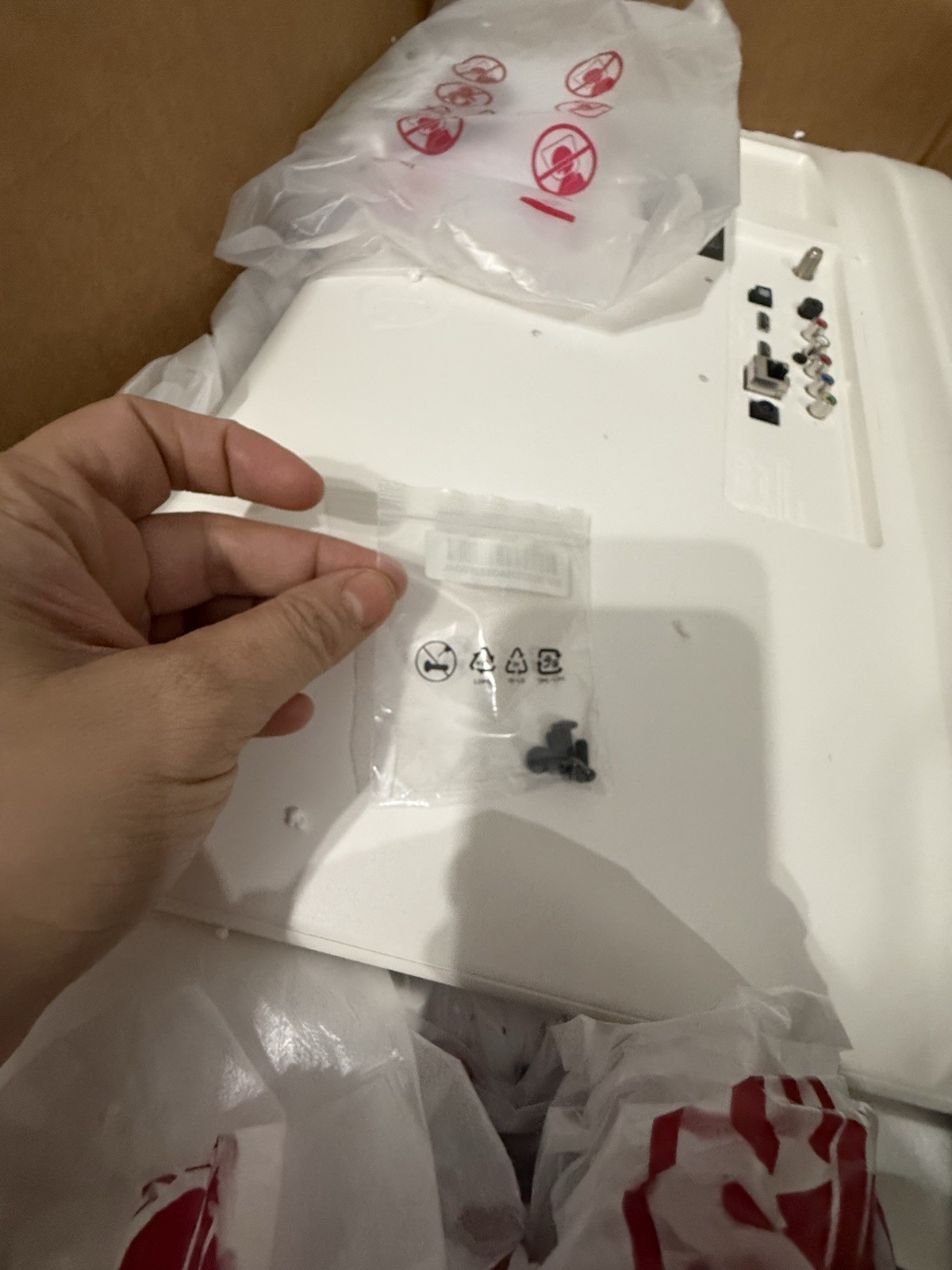 LG 24LJ4840-W 24-Inch HD (720p) LED Smart TV new