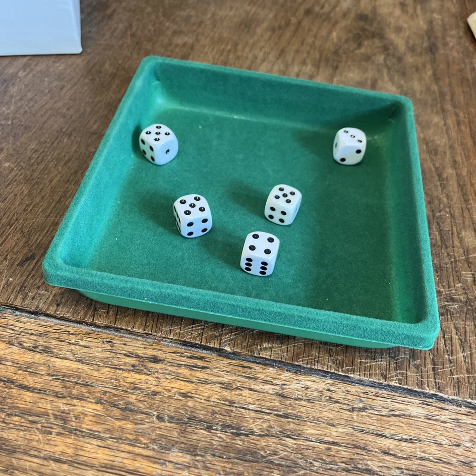 Vintage Yahtzee Original Dice Game MB Games 1982 (8+) Complete Good Condition - Image 3 of 4