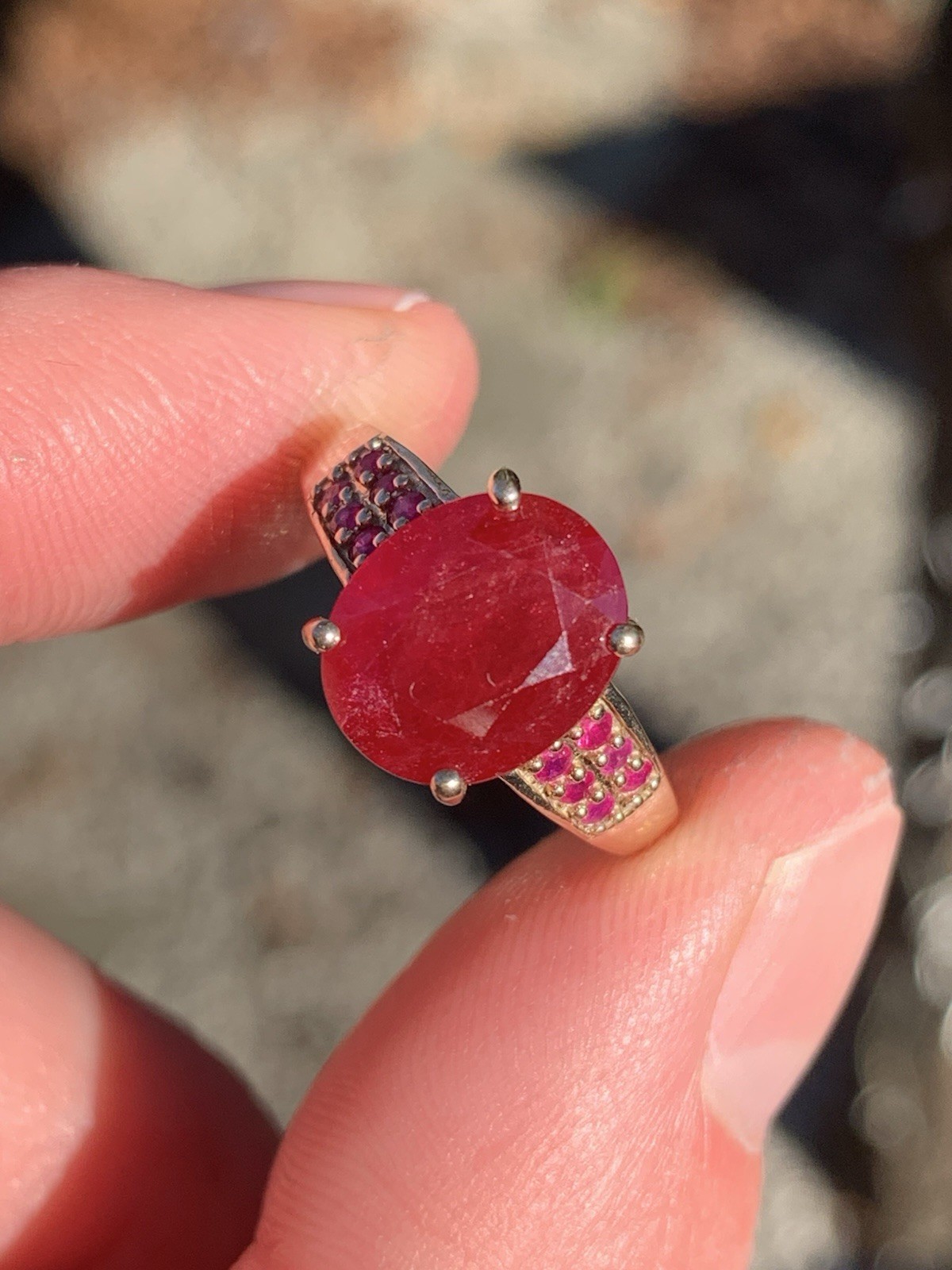 9ct Gold Large Ruby Exceptional Ring 3.7 Grams - image 2