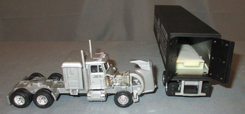 Lionel 11920T Port of Lionel City POLC Die-Cast Tractor Trailer O/027ga. 1997 - Picture 8 of 9