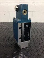 BOSCH 810 001 880 MANUAL HYDRAULIC CONTROL VALVE 315 bar