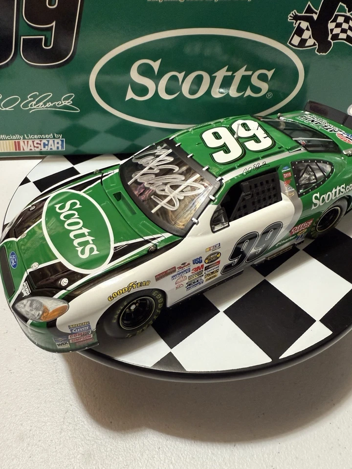 RARO* AUTOGRAFIADO CARL EDWARDS #99 SCOTTS PRIMERA VICTORIA 2005 1/24 Diecast Foto 3 de 4