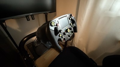 Thrustmaster T300 RS + Pedale + Ferrari Wheel SF1000 Und Rundlenkrad