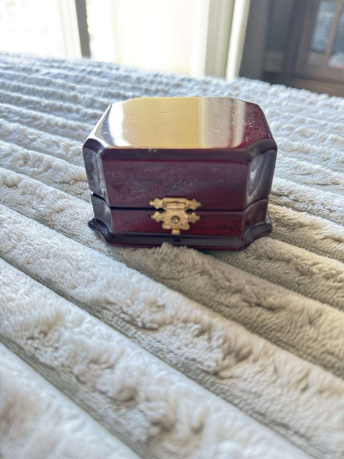 Miniature book "Theatres in Shakespeare's Time", published by Roger Huet.