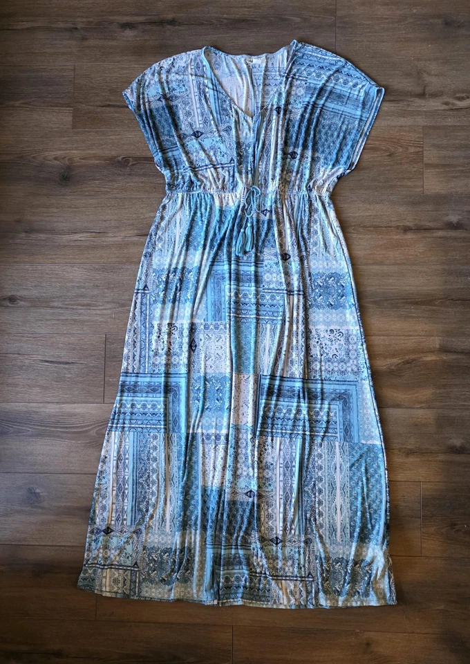 Vestido Style & Co Feminino Plus 3X Azul Patchwork Maxi Decote V Borla Gravata Costeira - Imagem 2 de 4