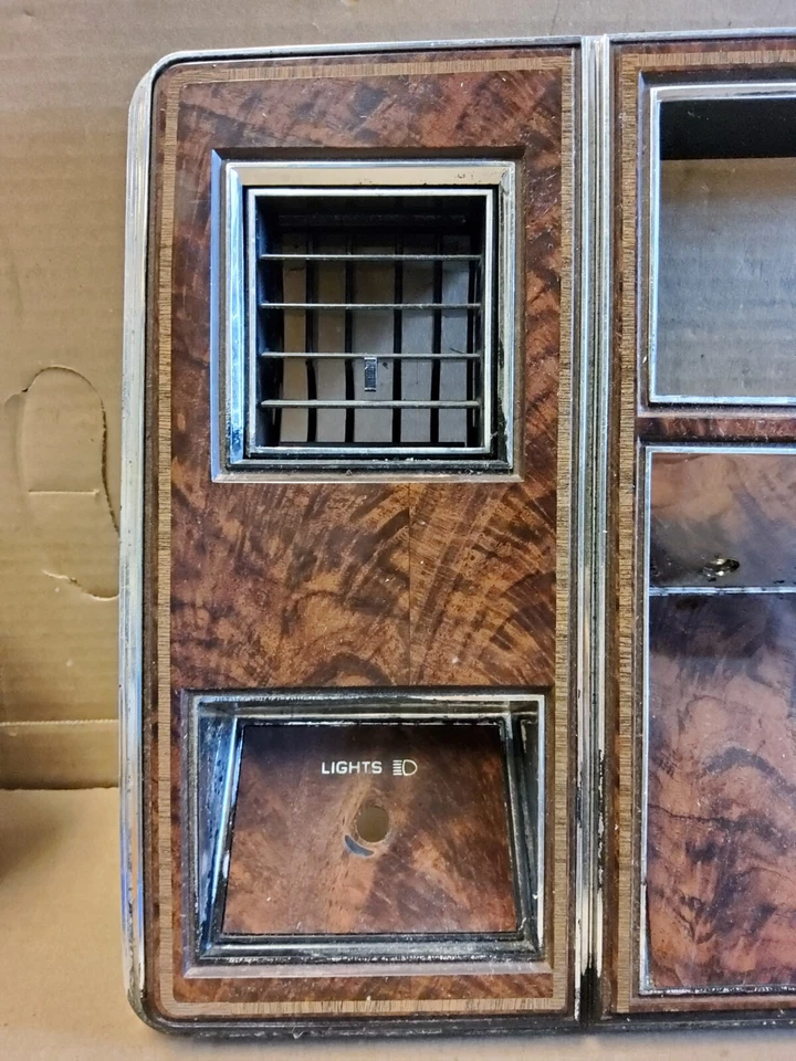 Oldsmobile Delta 88 98 1979-1985 velocímetro bisel tablero ventilación moldura OEM 2 Foto 2 de 4