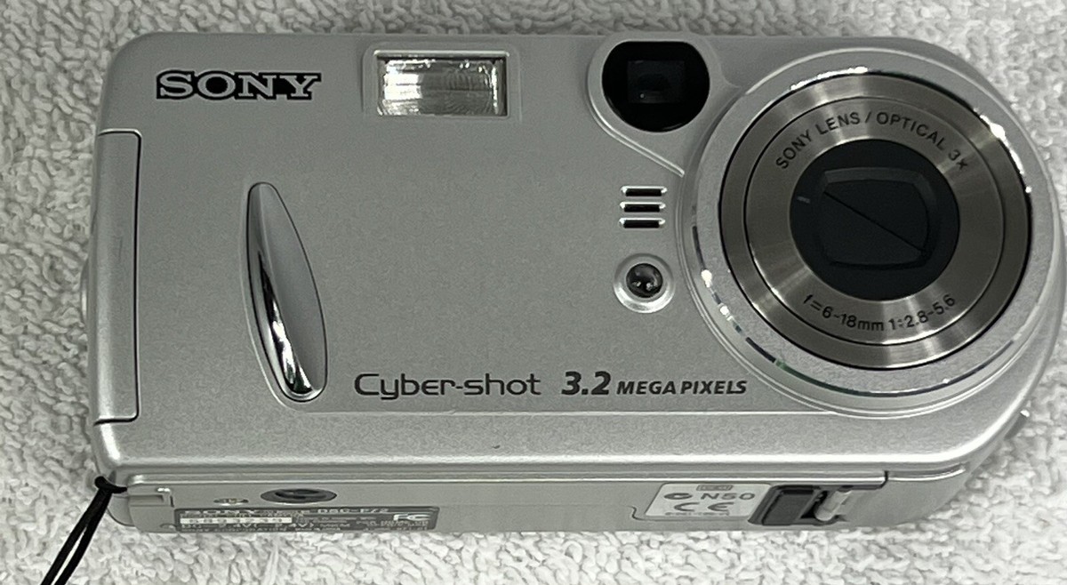 Sony Cyber-shot DSC-P72 3.2MP Digital Camera - Silver NOT WORKING Sony Cyber-shot DSC-P72 3.2MP Digital Camera - Silver NOT WORKING
