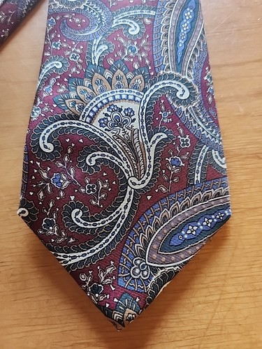 JOS. A. BANK Executive Collection Mens 100% Silk Necktie PAISLEY Maroon EUC