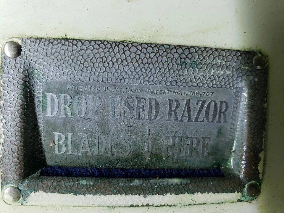 MUEBLE VINTAGE 2 LUCES CAVALIER MIAMI GABINETE DIVISIÓN MOLDURA CROMADA AÑOS 50 Foto 3 de 4