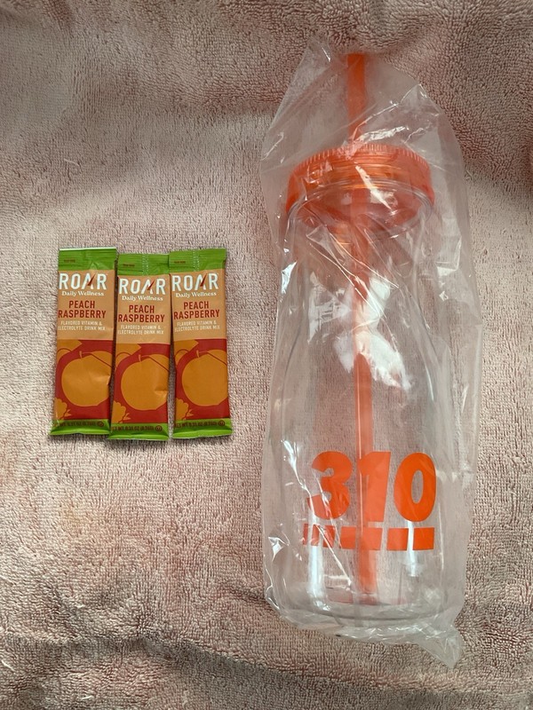 310 Nutrition BPA Carafe Cup w/Straw & 3 Single ROAR Wellness Hydration