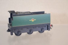 TRIANG HORNBY TENDER for BR 4-6-2 BATTLE of BRITAIN LOCO 34051 WINSTON CHURCHILL