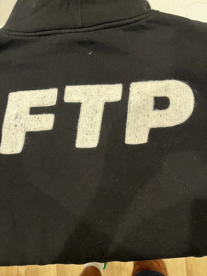 Sudadera con Capucha FTP Chenille Logo Cremallera L Negra Foto 3 de 4