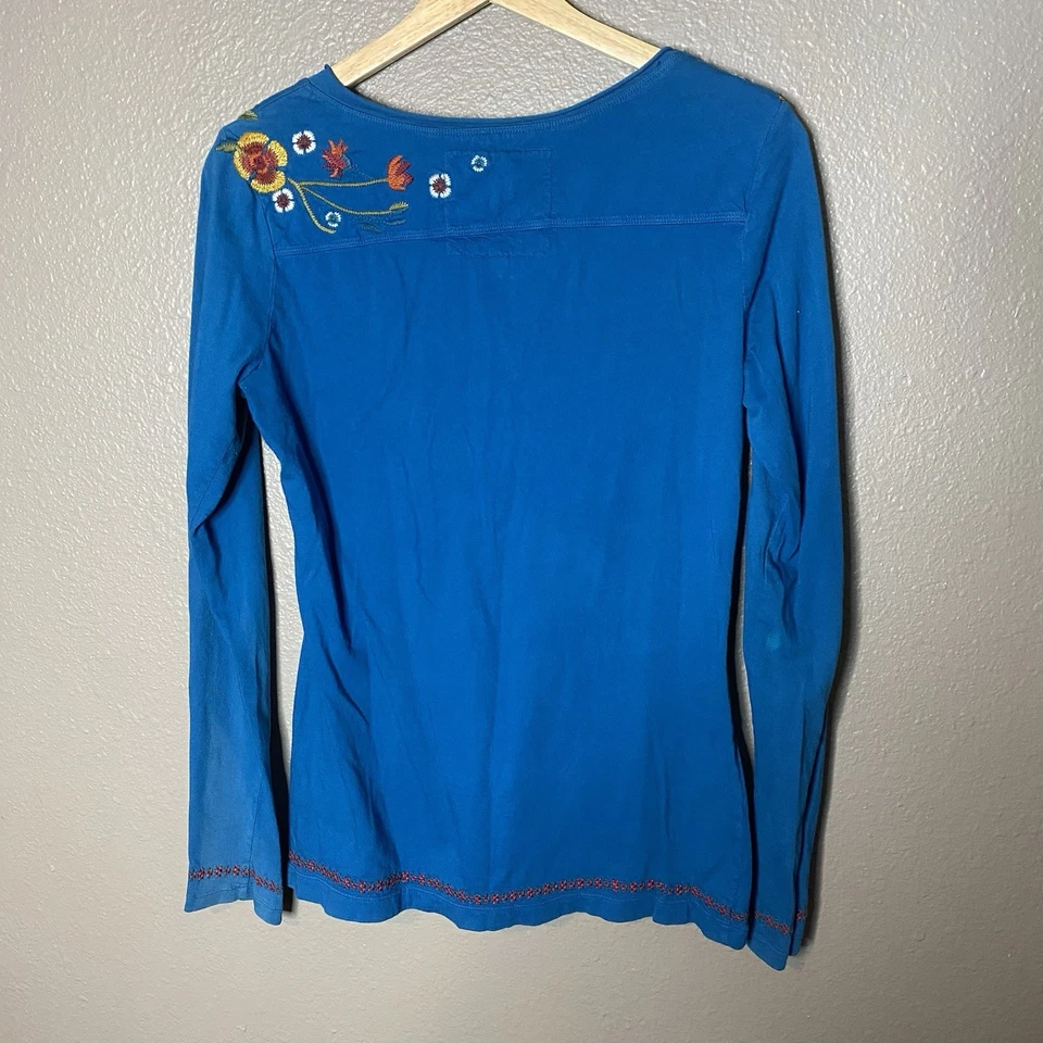 Top Johnny Was para mujer azul floral bordado manga larga cuello en V talla mediana Foto 2 de 3