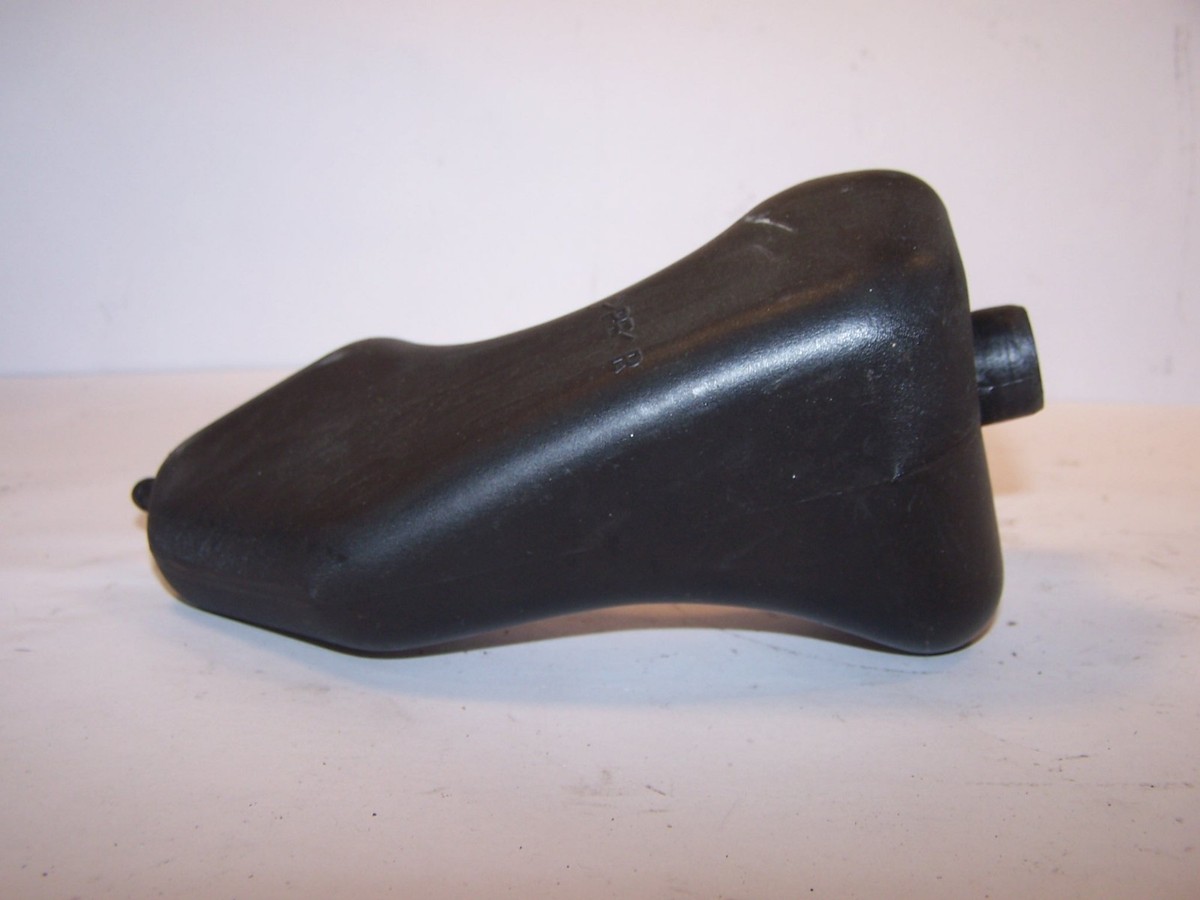 KAWASAKI ZX9R RIGHT RESONATOR TANK 16181-1070 ZX 9R 9 R NINJA
