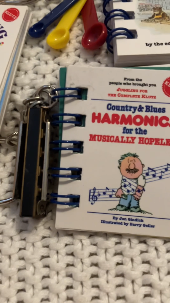 Set Of 3 Klutz Book & Toy Miniature Key Chain *Juggling *Harmonica