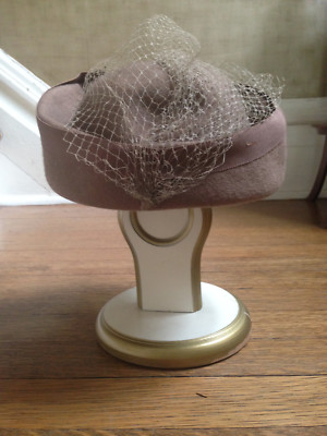 Vintage 100% wool brown pillbox hat with veil and feathers  display picture 1