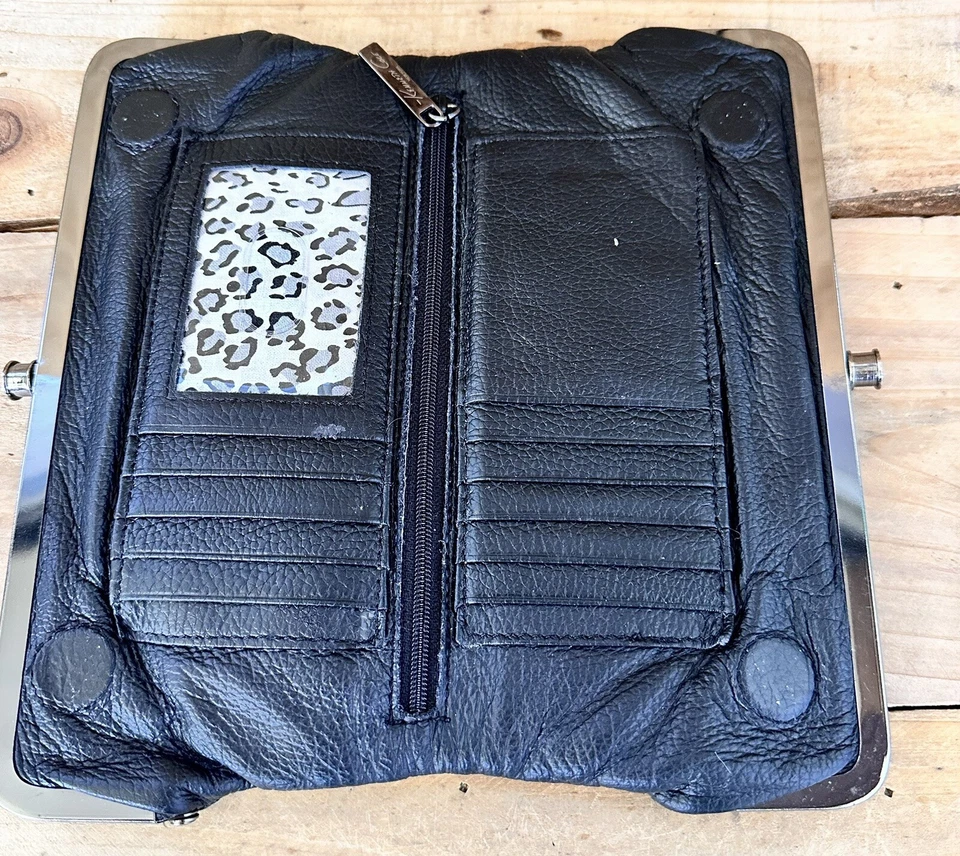 Cartera clutch Kenneth Cole de cuero suave magnético Foto 4 de 4