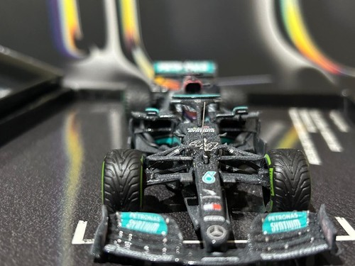 Minichamps F1 1:43 L. Hamilton Mercedes W12 Winner Hungary GP 2021 LE 333 pieces - Picture 17 of 18