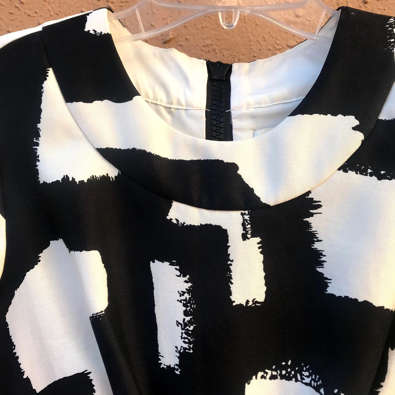 Abito di seta Kate Spade look per fodera argento bianco nero vestibilità e pieghe svasate taglia 4