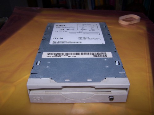 NEC 13.5" Floppy Drive with cream bezel - P/N 134-507313-025-1 - 第 1/3 張圖片