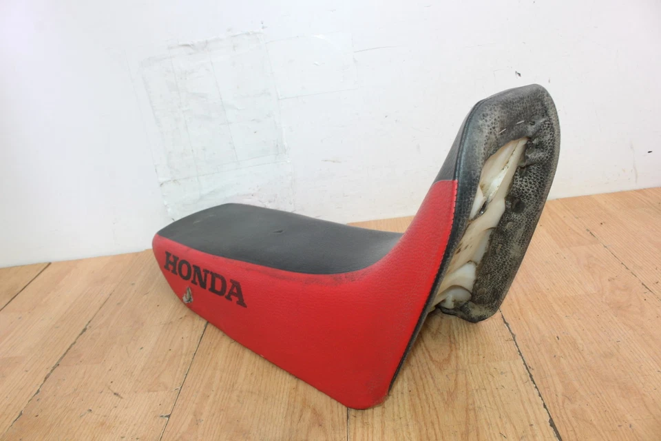 2003 Honda XR250R Complete Seat with Base - Image 4 of 4