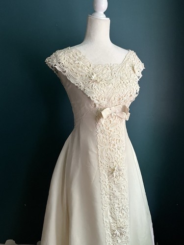 VINTAGE 1960s Cream Wedding Dress sz S