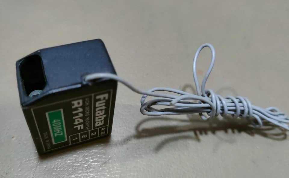 Vintage (Futaba R114F) Park Flyers Slow Fly 4 Channel Micro Receiver FM 40.810 — 第 3/4 张图片