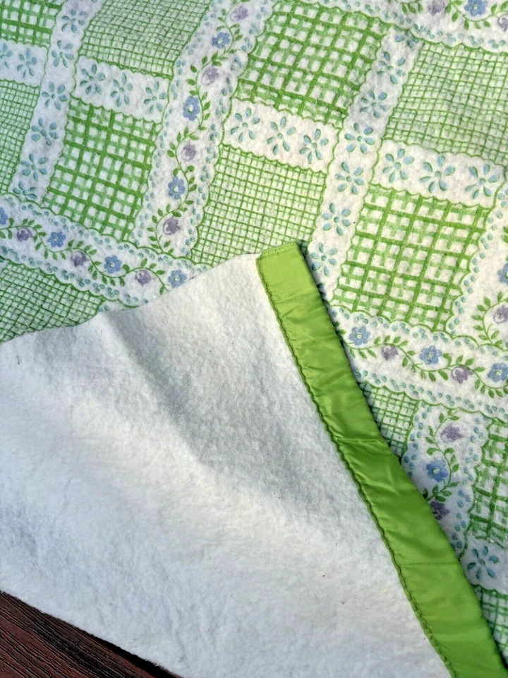 Полноразмерный зеленый шпалера + цветочный лоза флис атласная отделка одеяло винтажный 60-х MCM - Изображение 4 из 4