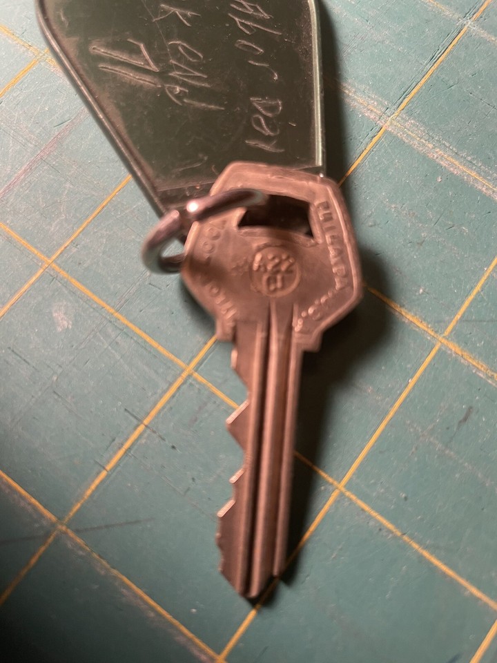 Vintage Holiday Inn El PasoTexas Hotel Room Key Fob RM 900 eBay