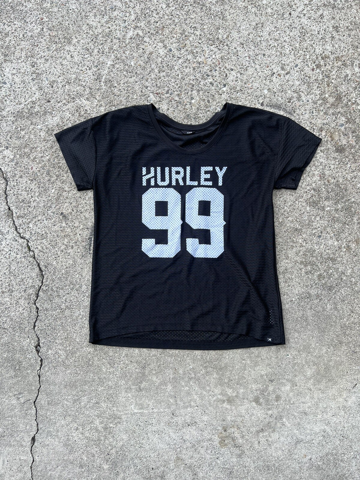 Hurley cropped jersey in size medium small for active lifestyle
