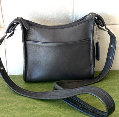 OLD COACH9977レザー ショルダーバッグ 黒 COACH VTG #9997 Legacy Leather Small Zip Crossbody Bag, 90s - Dark