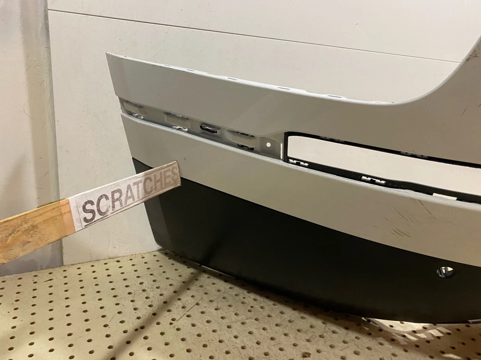 Cubierta de parachoques trasero OEM LAND ROVER RANGE ROVER VELAR 2017-2018 DE FÁBRICA Foto 2 de 4