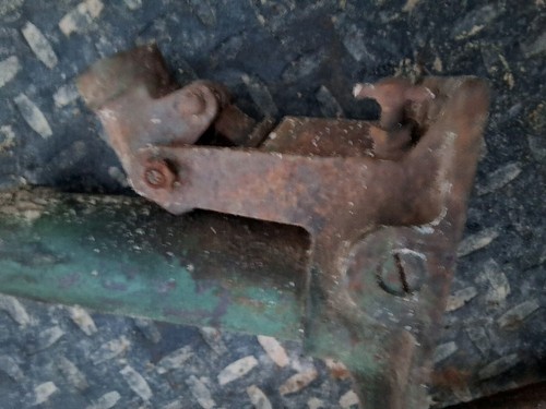 Antique Lot Of Farming And Tire Tools- 4way,bottle Jack, Garden Hoe,and More - Picture 4 of 7