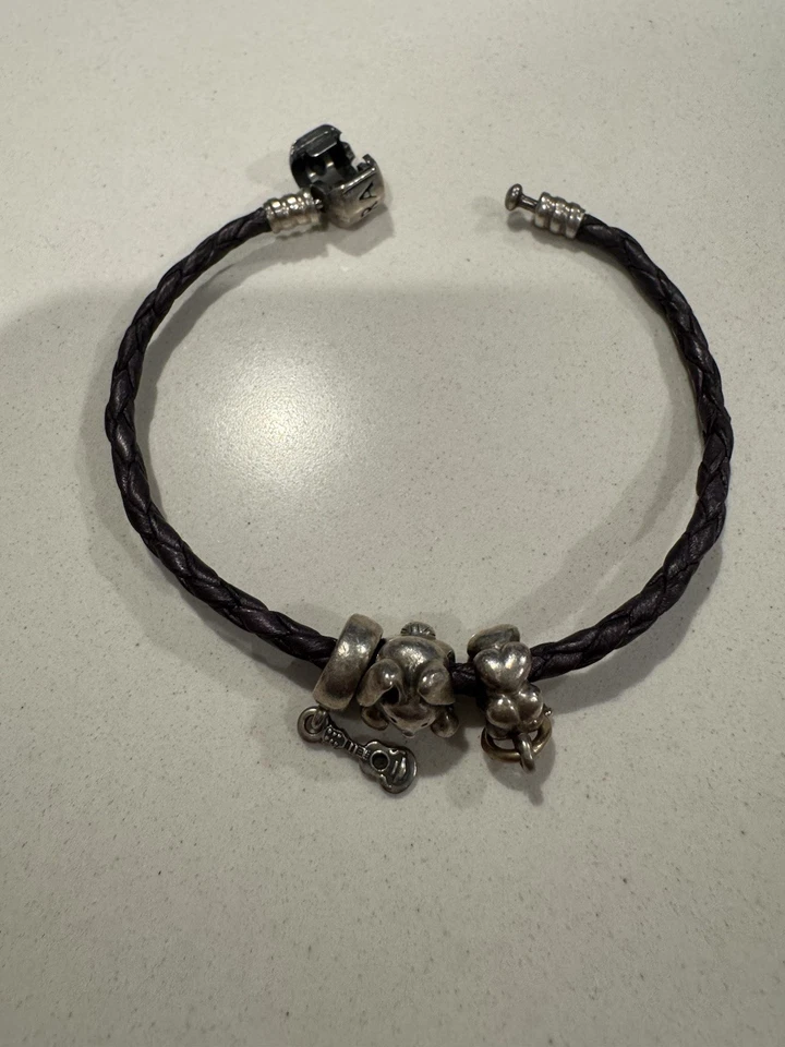 Pulsera Pandora de cuero tejido púrpura 3 dijes conejito guitarra y compromiso Foto 4 de 4