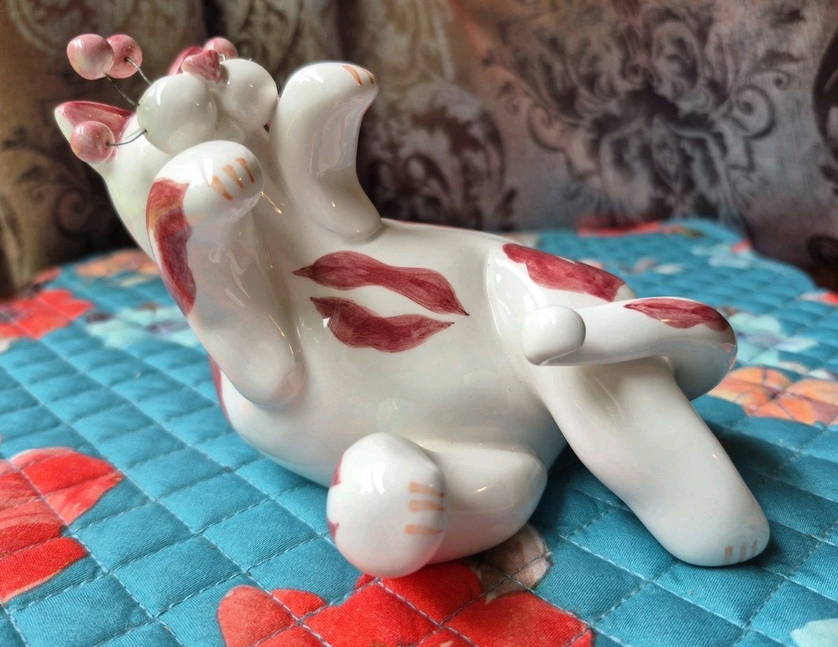 Amy Lacombe Whimsiclay Cat Figurine White Pink Kisses Annaco